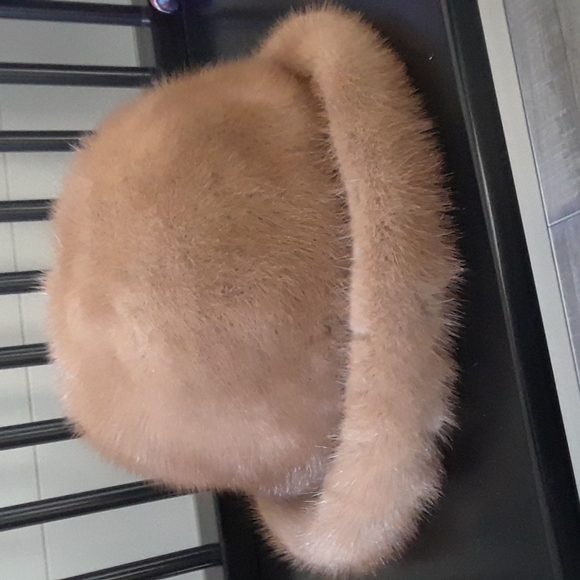 ABSOLUTELY STUNNING!! MINK HAT - Picture 2 of 6